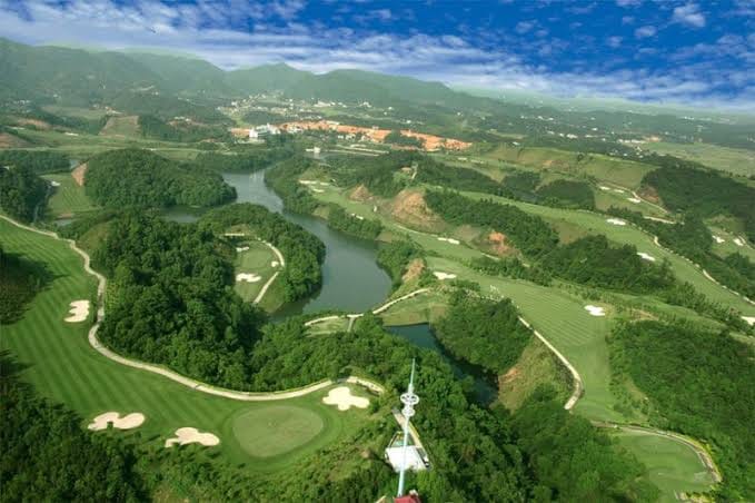 Golf at Hunan Dragon Lake International Golf Club